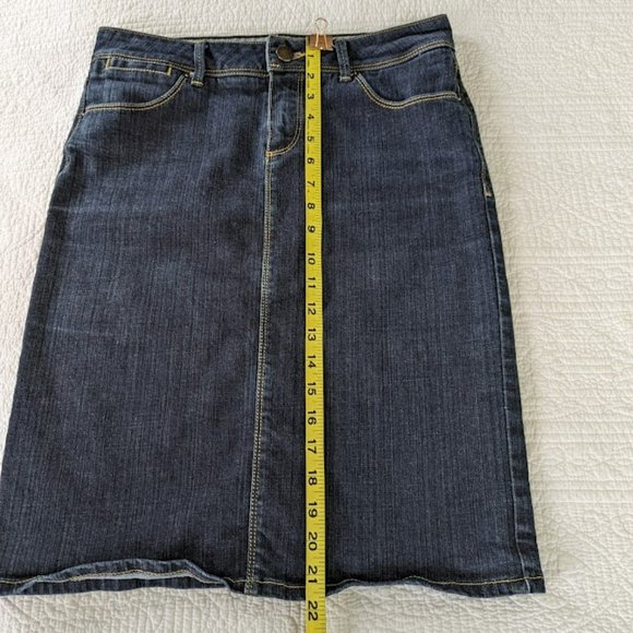 Zara Dark Wash Denim Skirt - Size 8 - Picture 7 of 7